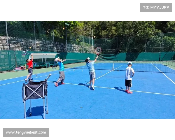 网球赛场背后的精彩瞬间 捕捉每一滴汗水与奋斗的轨迹 网球赛场背后的精彩瞬间 捕捉每一滴汗水与奋斗的轨迹